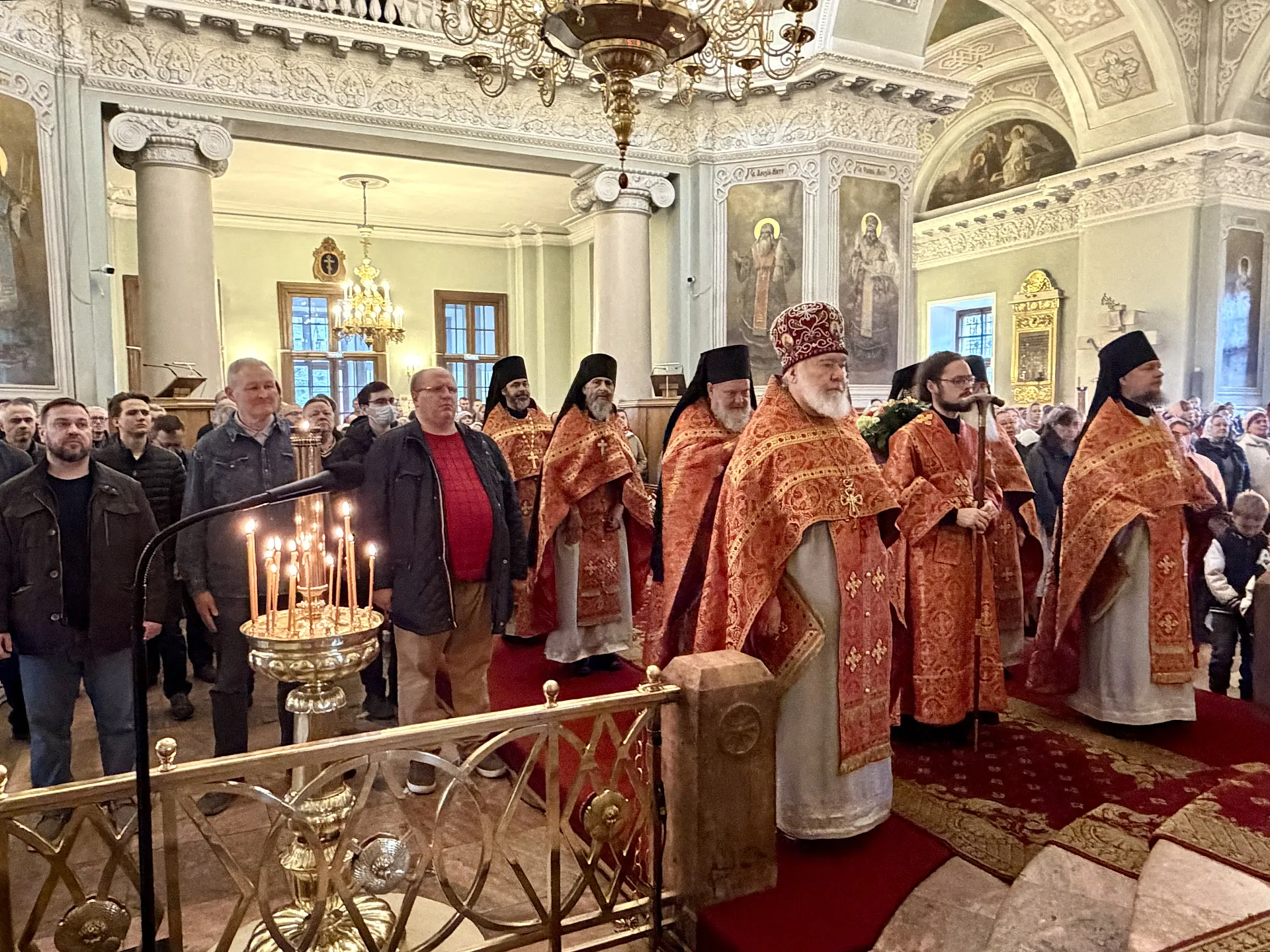 В Неделю 2-ю по Пасхе, апостола Фомы, епископ Алексий совершил Литургию в Даниловом монастыре 