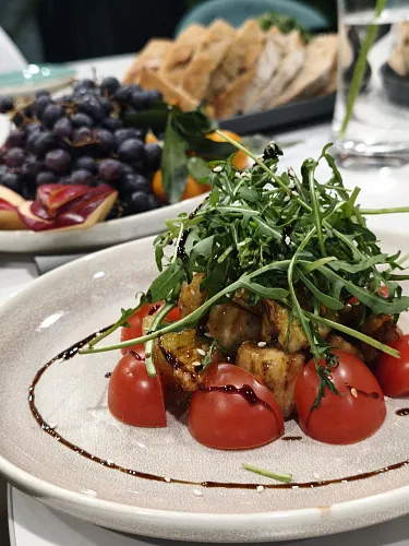 Салат с хрустящими баклажанами