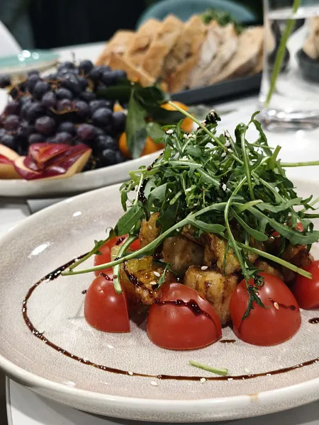 Салат с хрустящими баклажанами