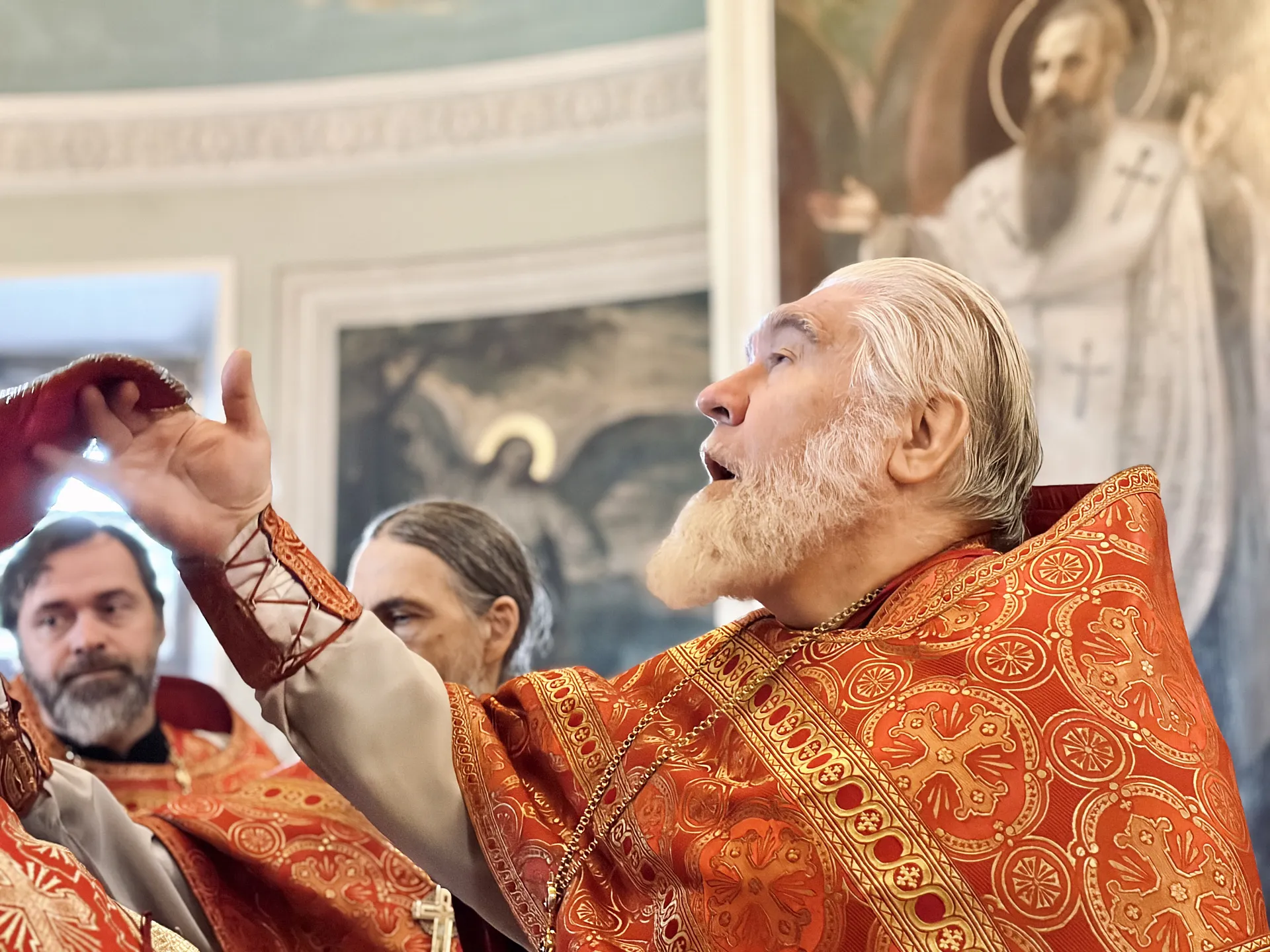 В Неделю 2-ю по Пасхе, апостола Фомы, епископ Алексий совершил Литургию в Даниловом монастыре 