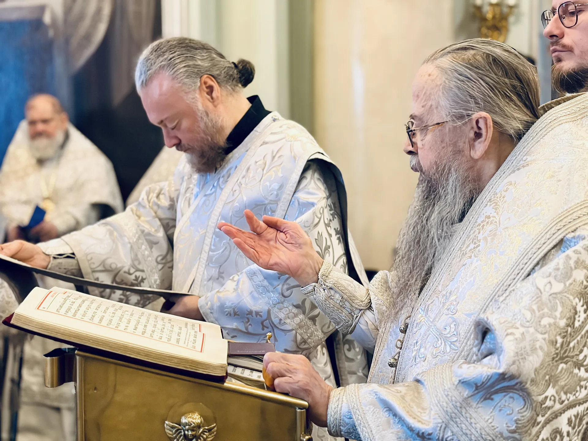 Богослужения Великой Субботы прошли в Даниловой обители