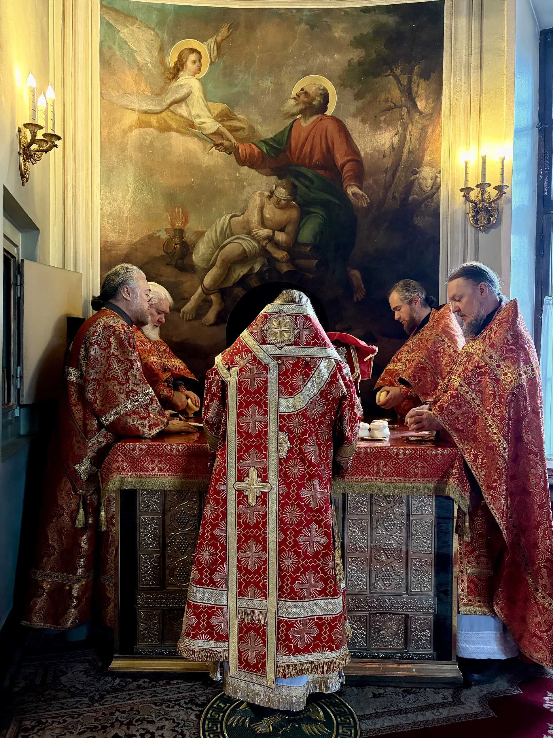 Божественная Литургия в Троицком соборе в Неделю 3-ю по Пасхе, святых жен-мироносиц