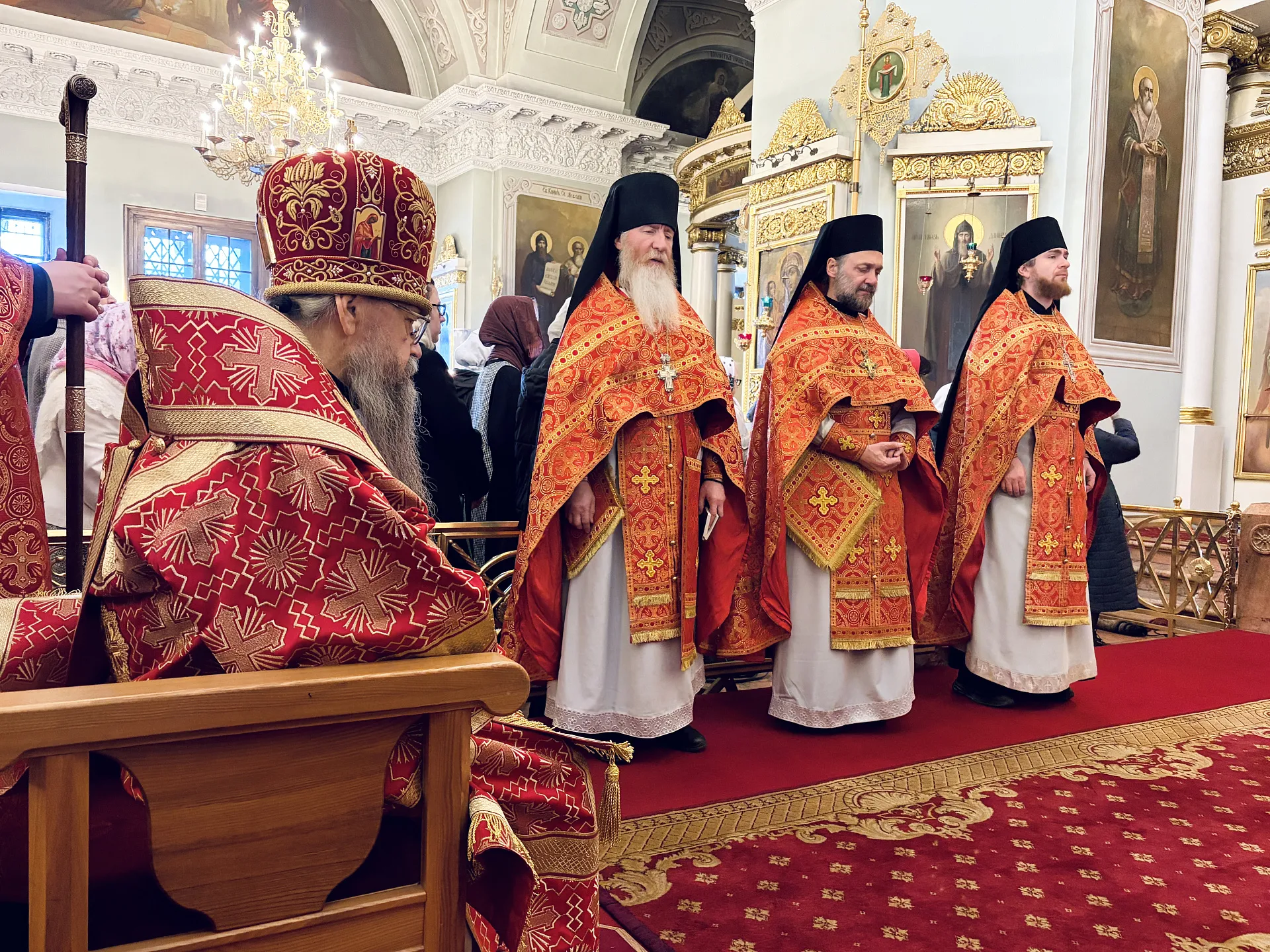 Божественная Литургия в Троицком соборе в Неделю 3-ю по Пасхе, святых жен-мироносиц