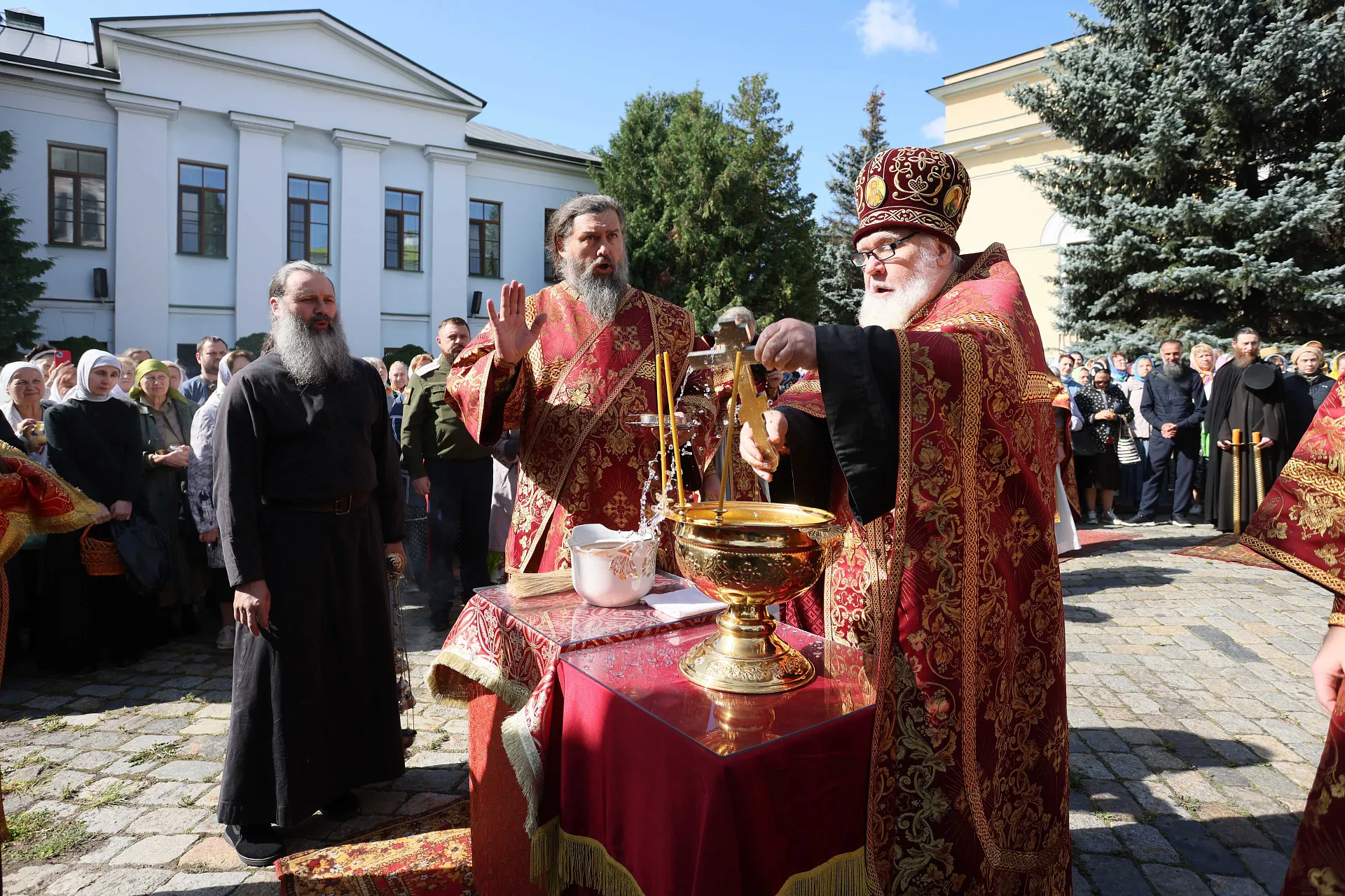 Праздник Изнесения Честных Древ Животворящего Креста Господня в Даниловой обители