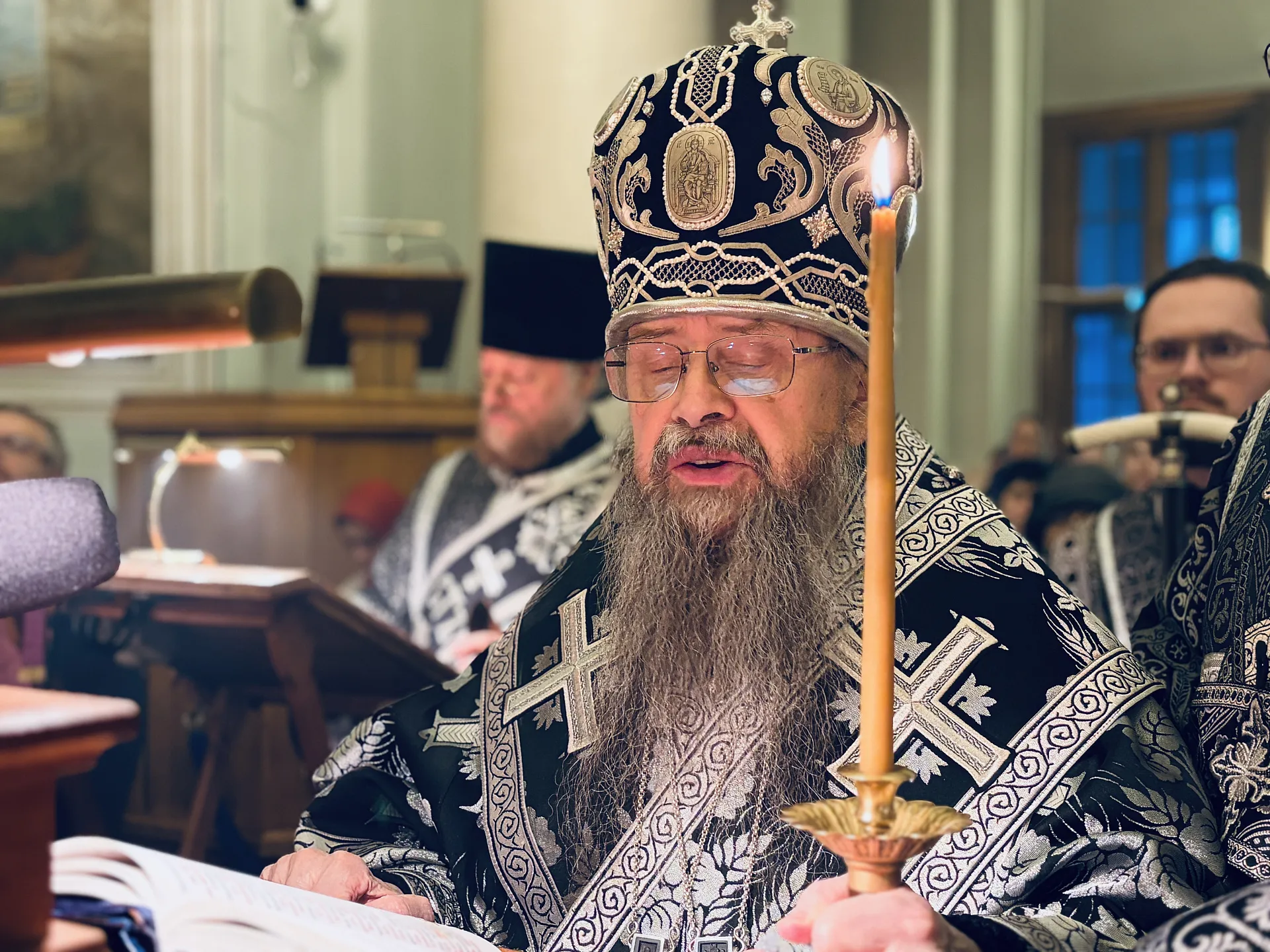 В канун Великой Субботы епископ Алексий возглавил утреню с чином погребения в Троицком соборе