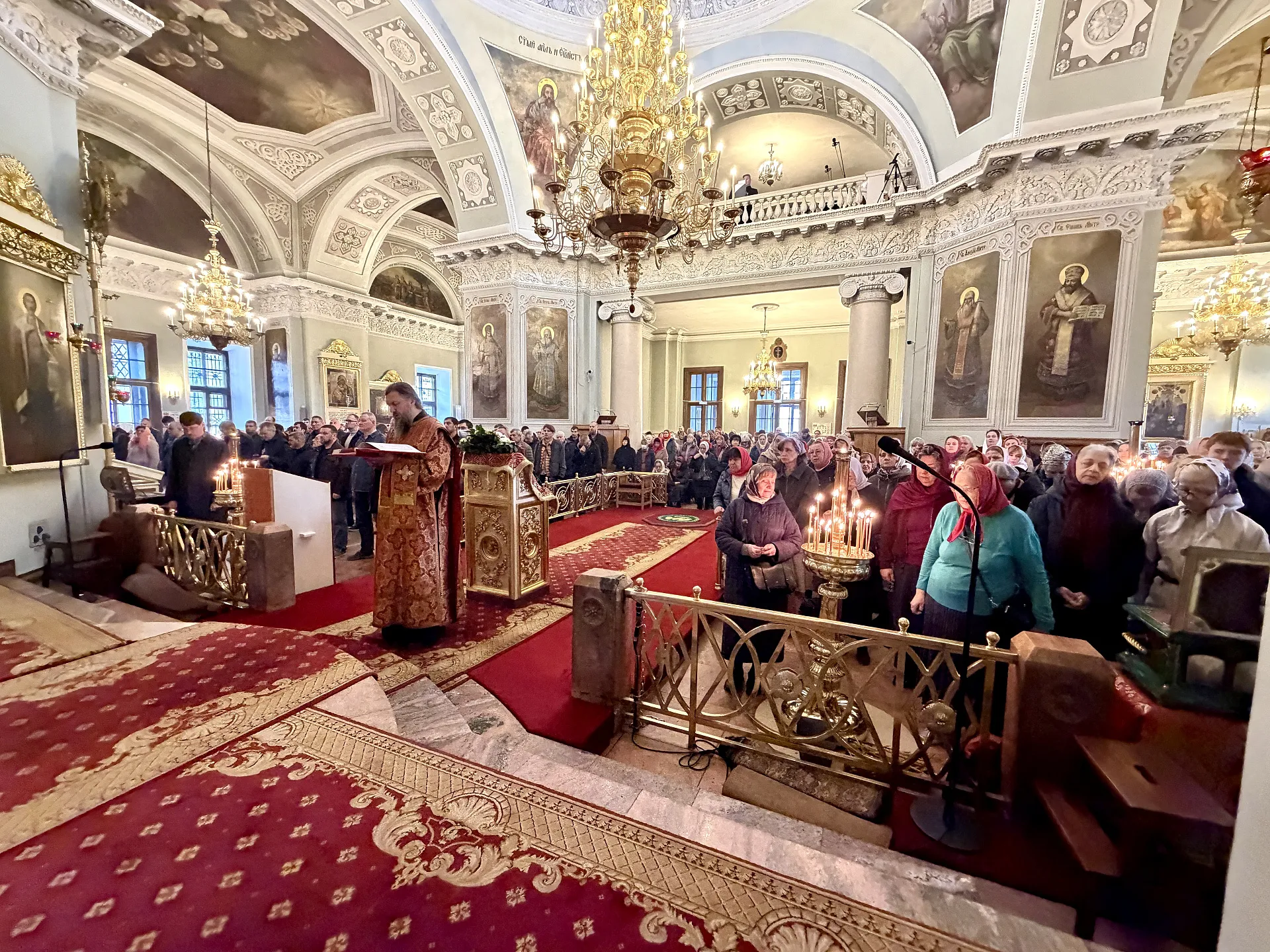 В Неделю 2-ю по Пасхе, апостола Фомы, епископ Алексий совершил Литургию в Даниловом монастыре 