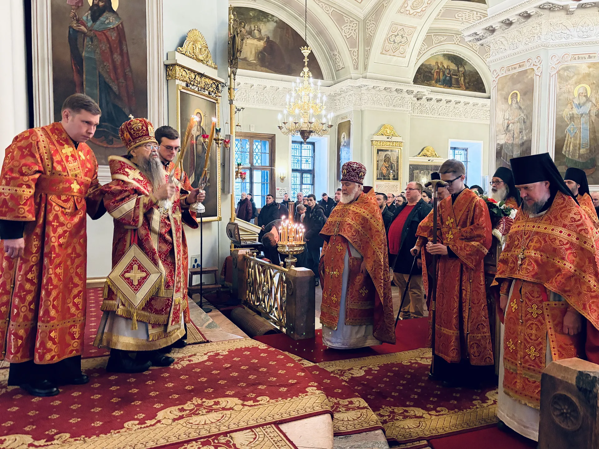 Божественная Литургия в Троицком соборе в Неделю 3-ю по Пасхе, святых жен-мироносиц