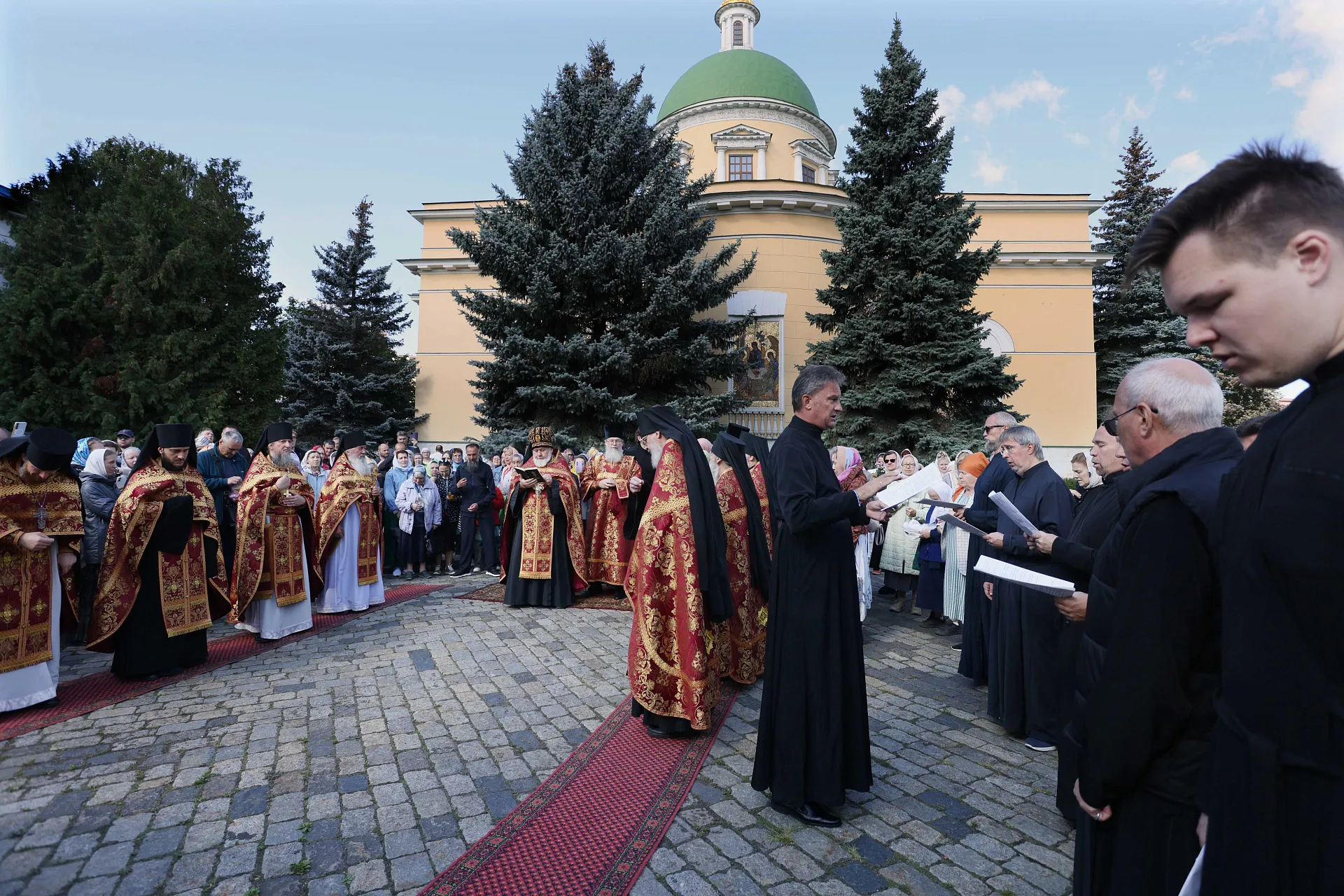 Праздник Изнесения Честных Древ Животворящего Креста Господня в Даниловой обители