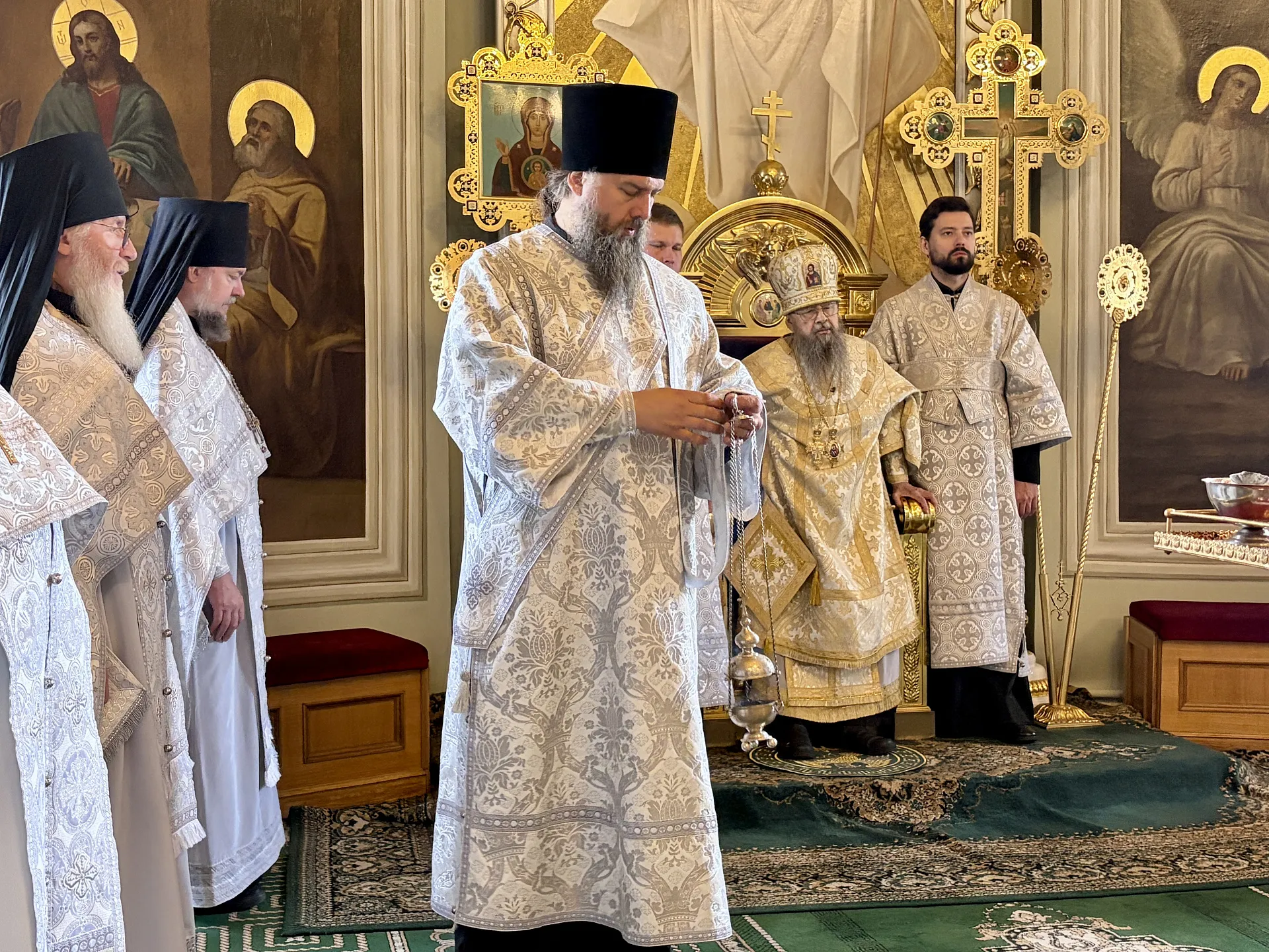 Епископ Алексий совершил Божественную Литургию в Даниловом монастыре 