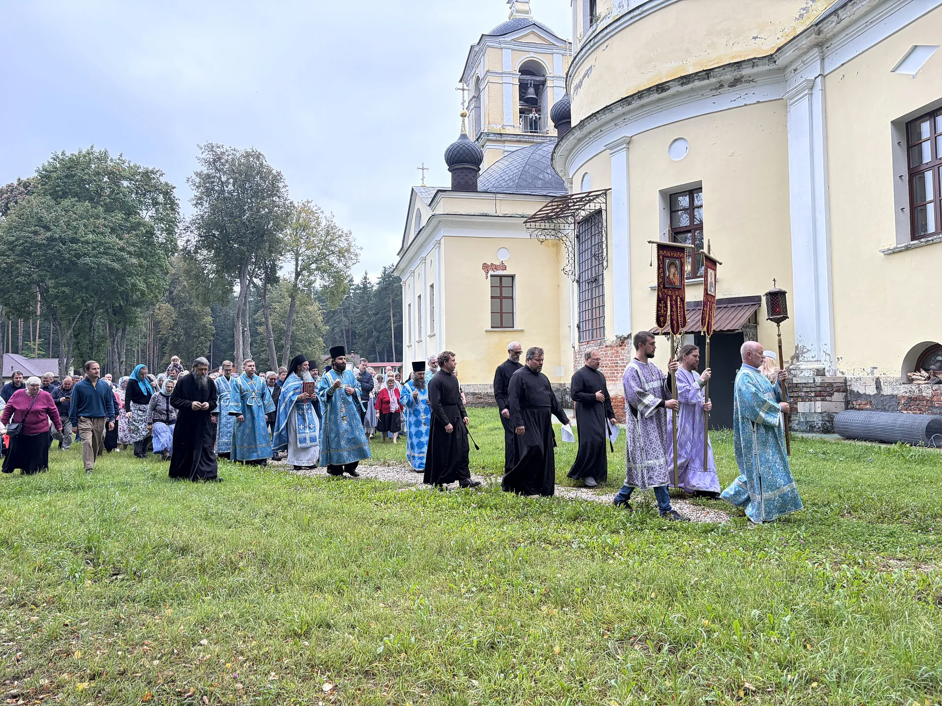 В день иконы Божией Матери «Всецарица» епископ Алексий возглавил торжества на подворье Данилова монастыря 
