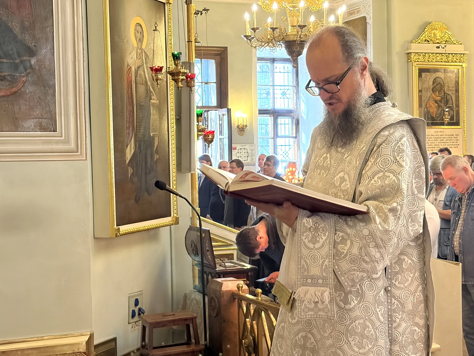 Епископ Алексий совершил Божественную Литургию в Даниловом монастыре 