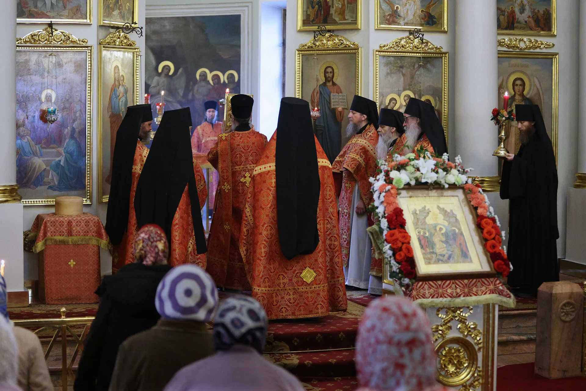 В пятницу Светлой седмицы в Даниловой обители совершены Божественная Литургия и водосвятный молебен