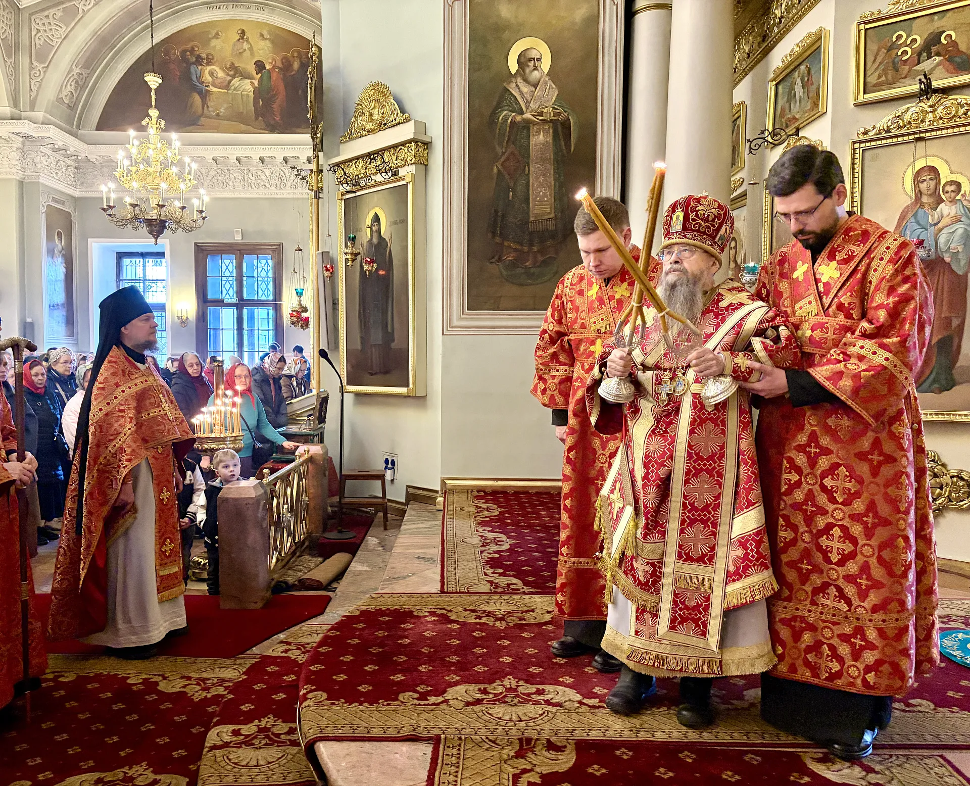 В Неделю 2-ю по Пасхе, апостола Фомы, епископ Алексий совершил Литургию в Даниловом монастыре 