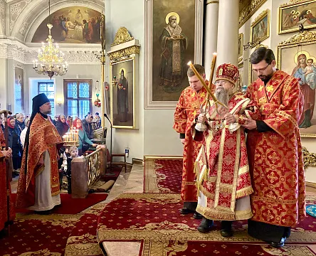 В Неделю 2-ю по Пасхе, апостола Фомы, епископ Алексий совершил Литургию в Даниловом монастыре 