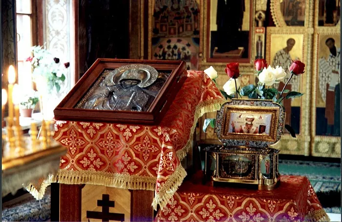Ковчег с частицей мощей святителя Николая, архиепископа Мир Ликийских.