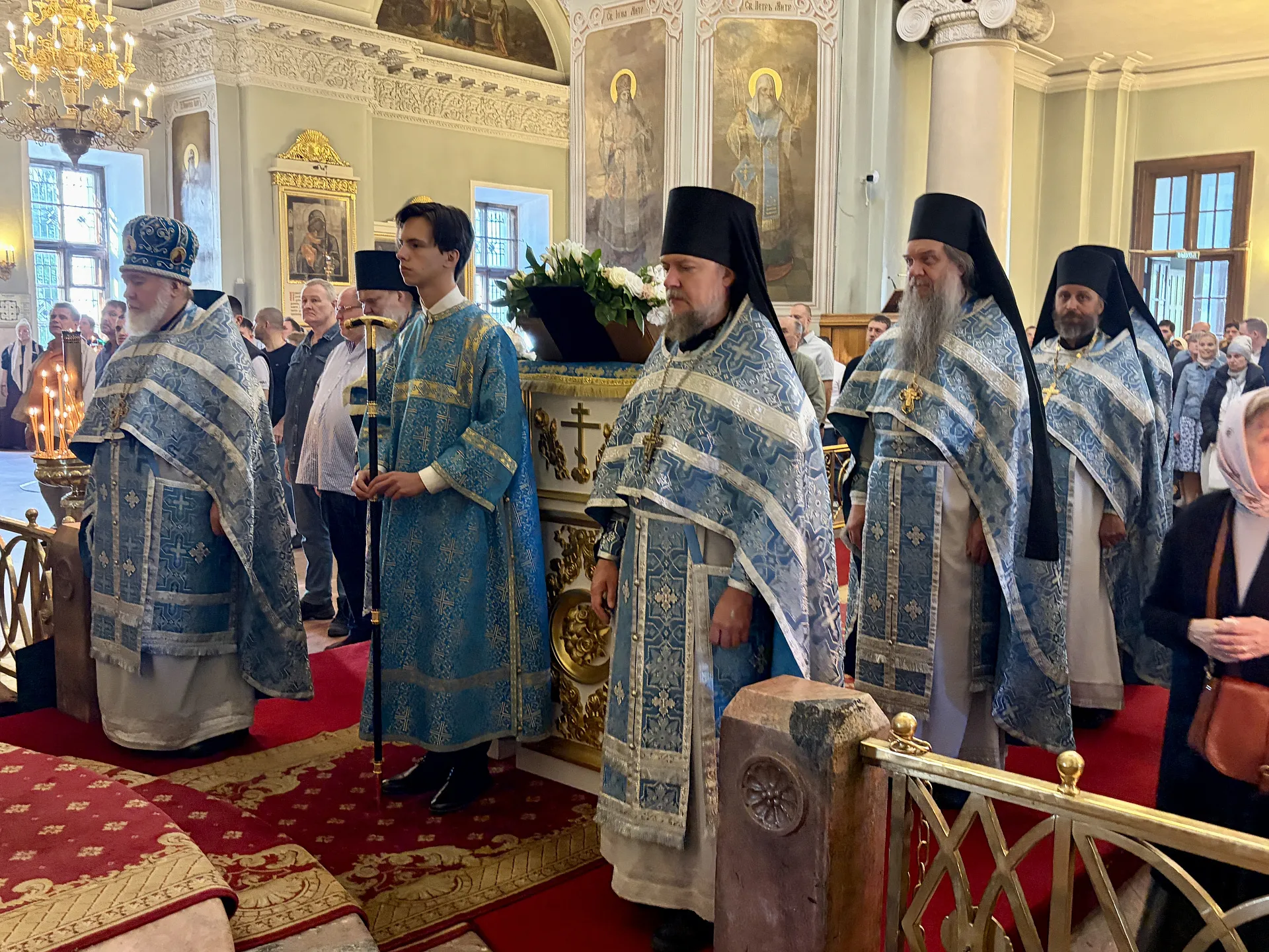 Божественная Литургия в Троицком соборе в Неделю 13-ю по Пятидесятнице