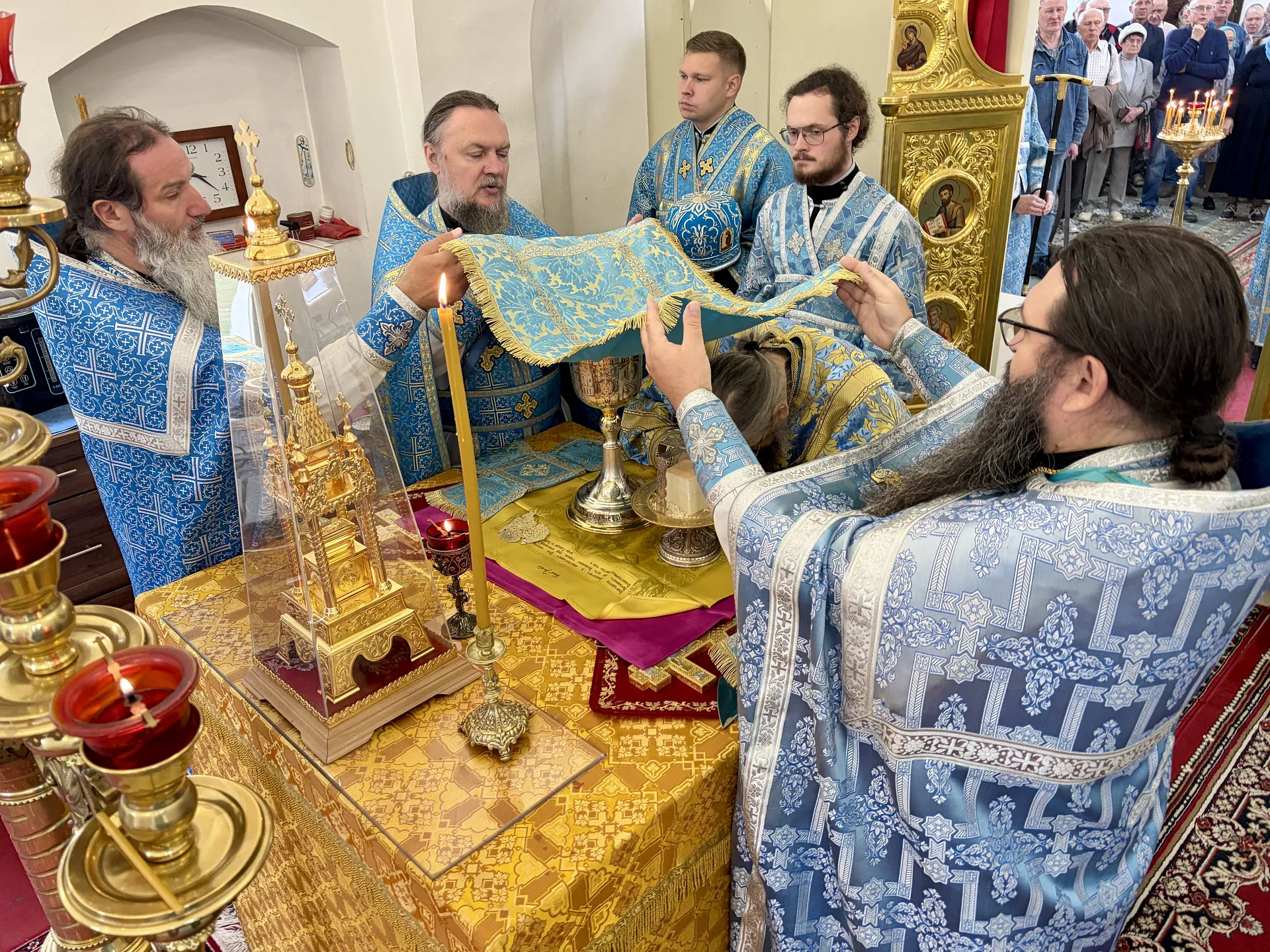 В день иконы Божией Матери «Всецарица» епископ Алексий возглавил торжества на подворье Данилова монастыря 