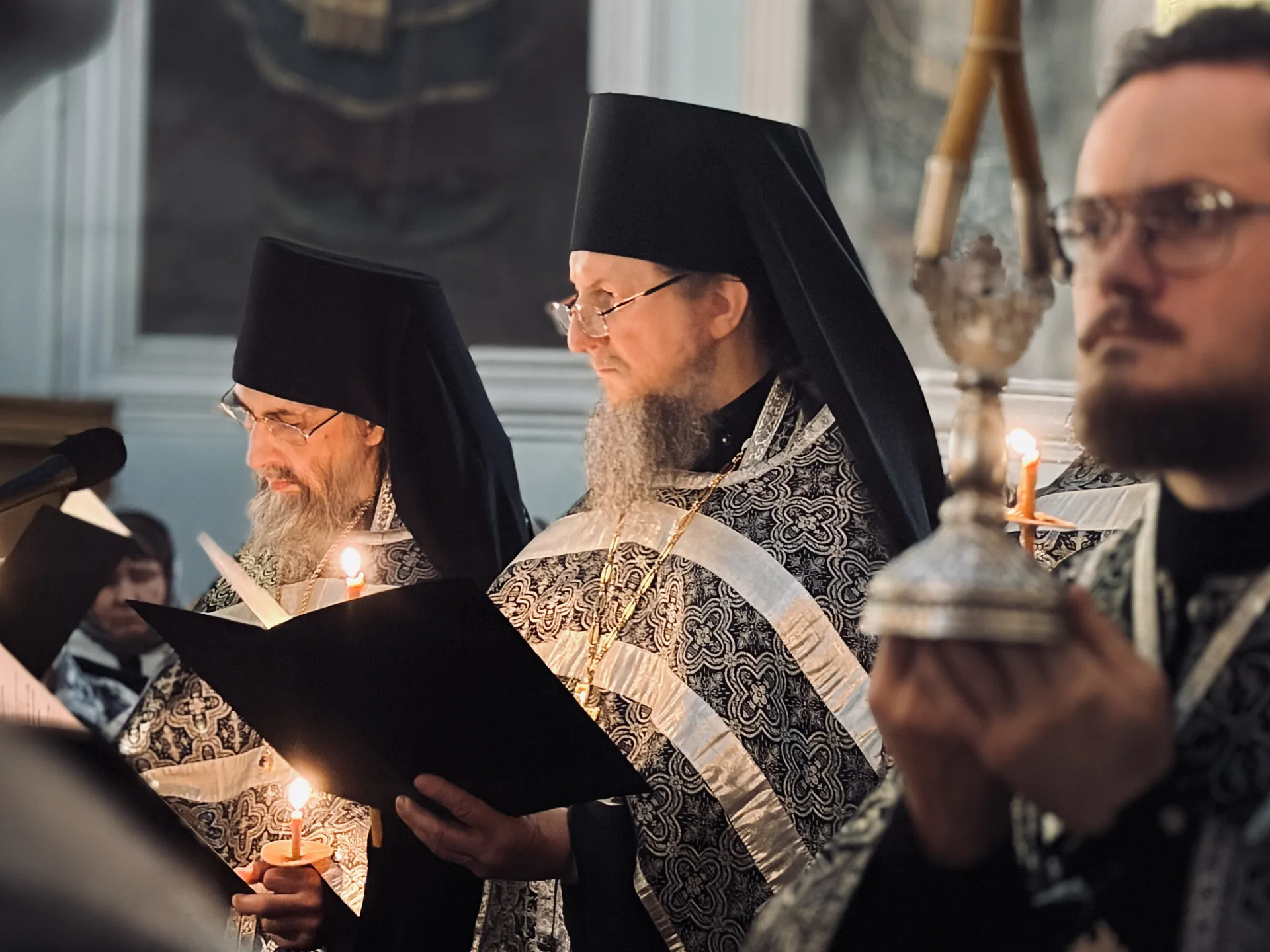В Великий Пяток в Даниловой обители совершена вечерня с выносом Плащаницы Спасителя