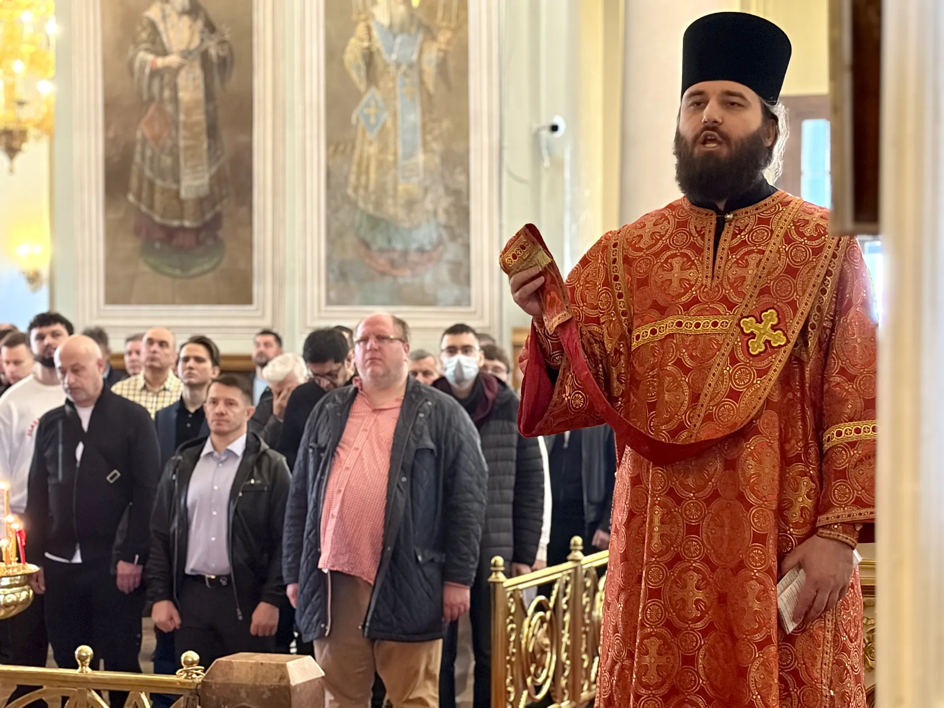 Божественная Литургия в Даниловом монастыре в Неделю о расслабленном 