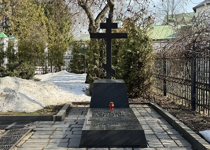 Могила Николая Васильевича Гоголя