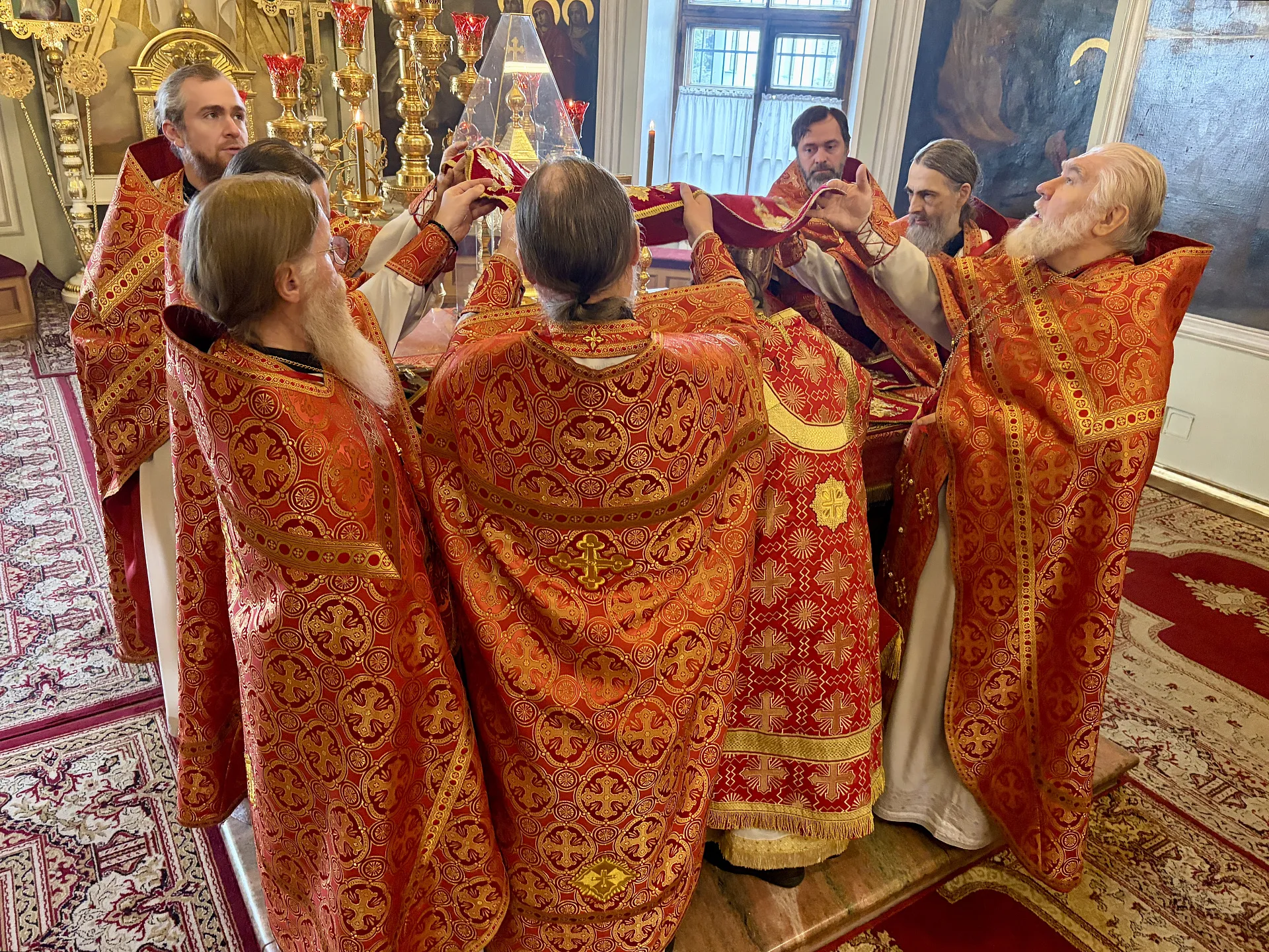 В Неделю 2-ю по Пасхе, апостола Фомы, епископ Алексий совершил Литургию в Даниловом монастыре 