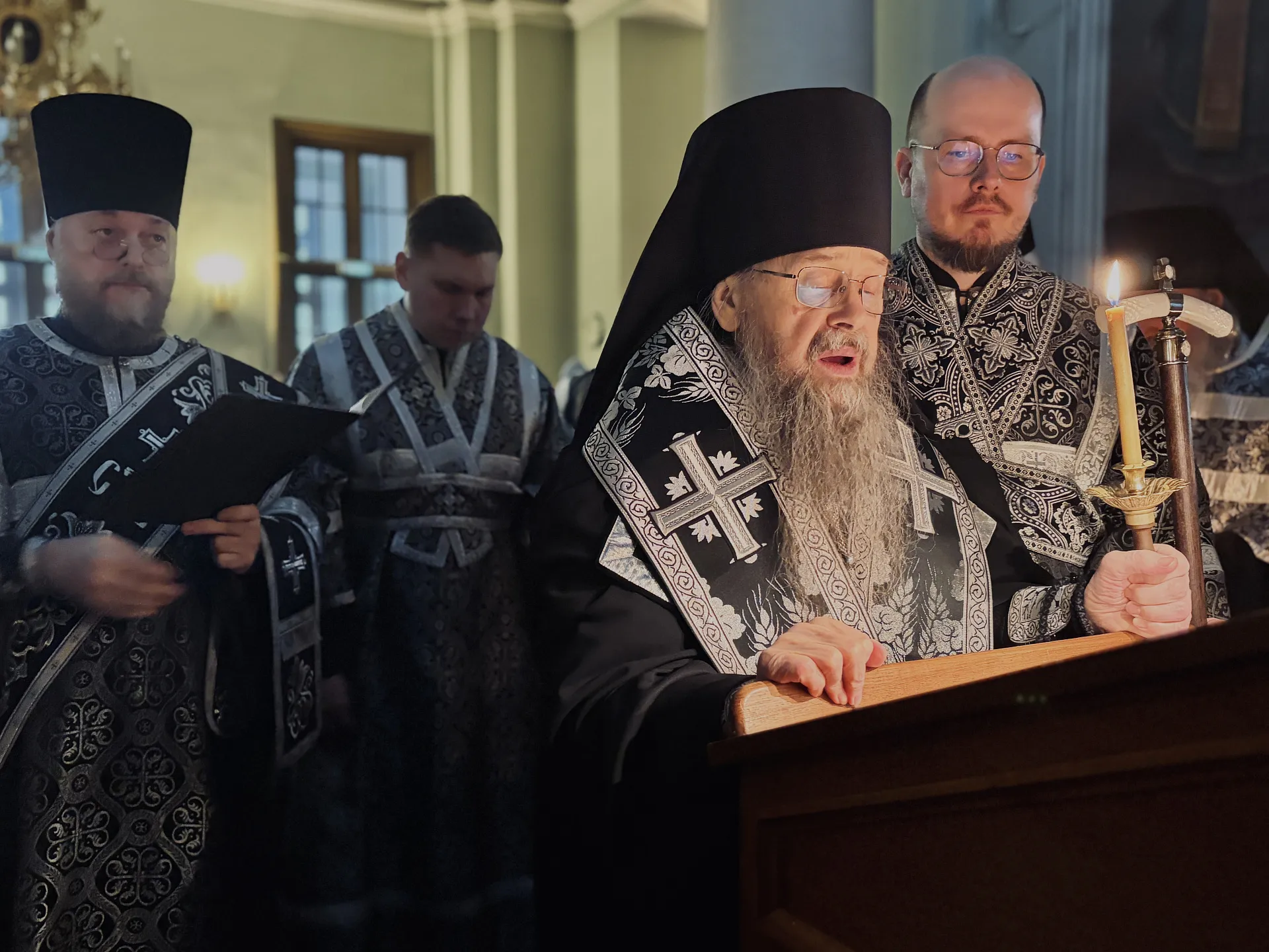 В Великий Пяток в Даниловой обители совершена вечерня с выносом Плащаницы Спасителя