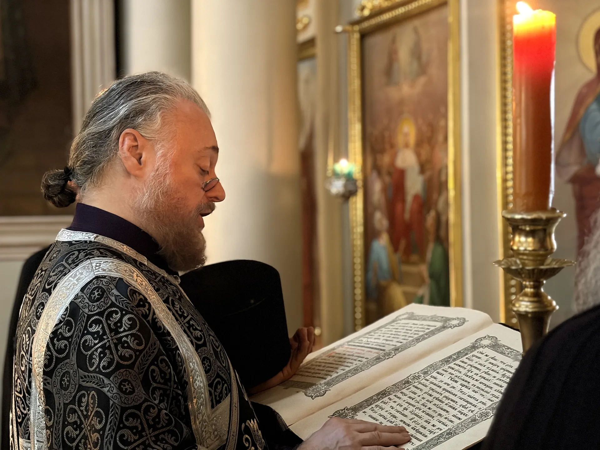 В Великий Пяток в Даниловой обители совершена вечерня с выносом Плащаницы Спасителя