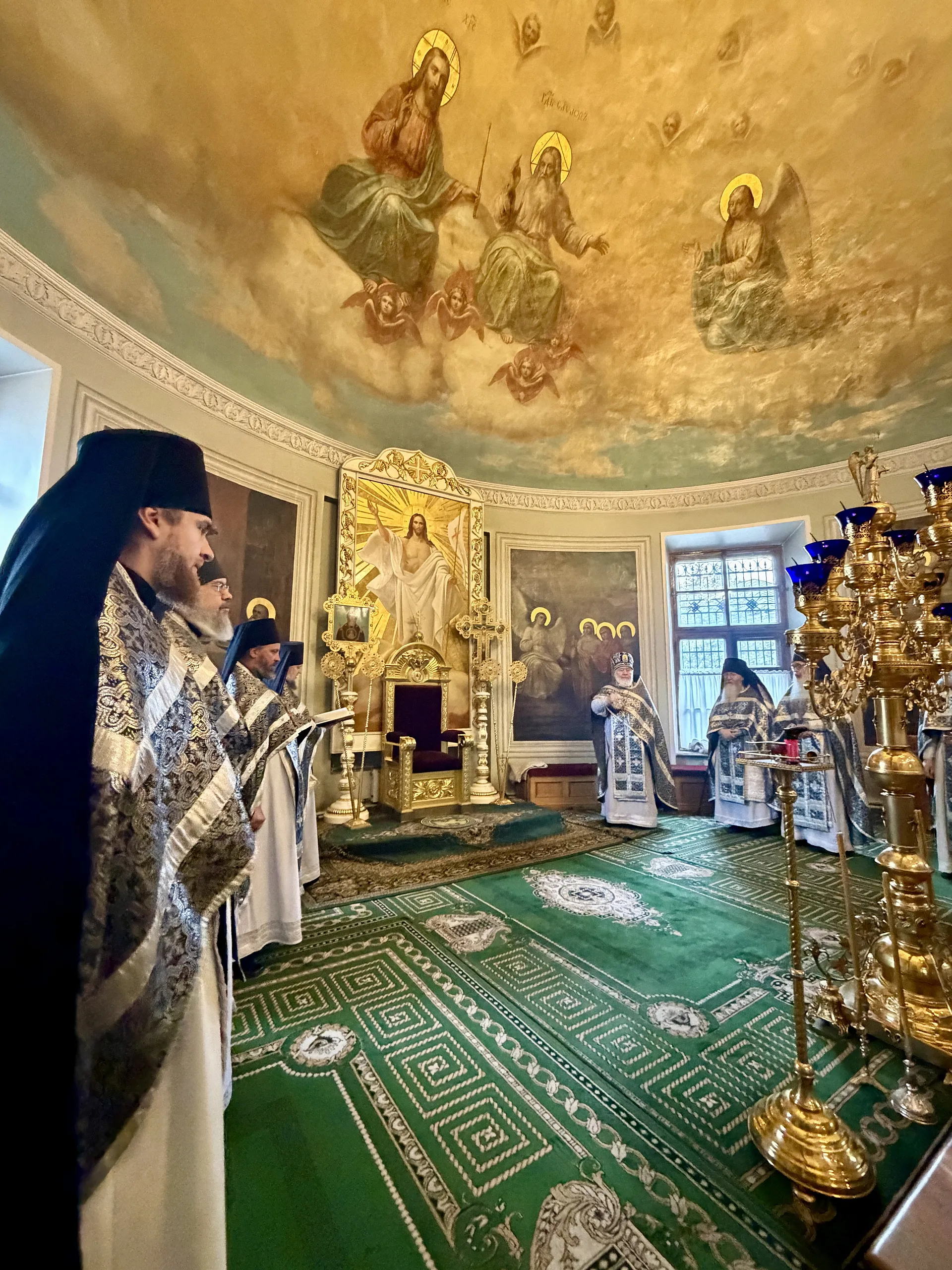 Богослужения Великой Субботы прошли в Даниловой обители