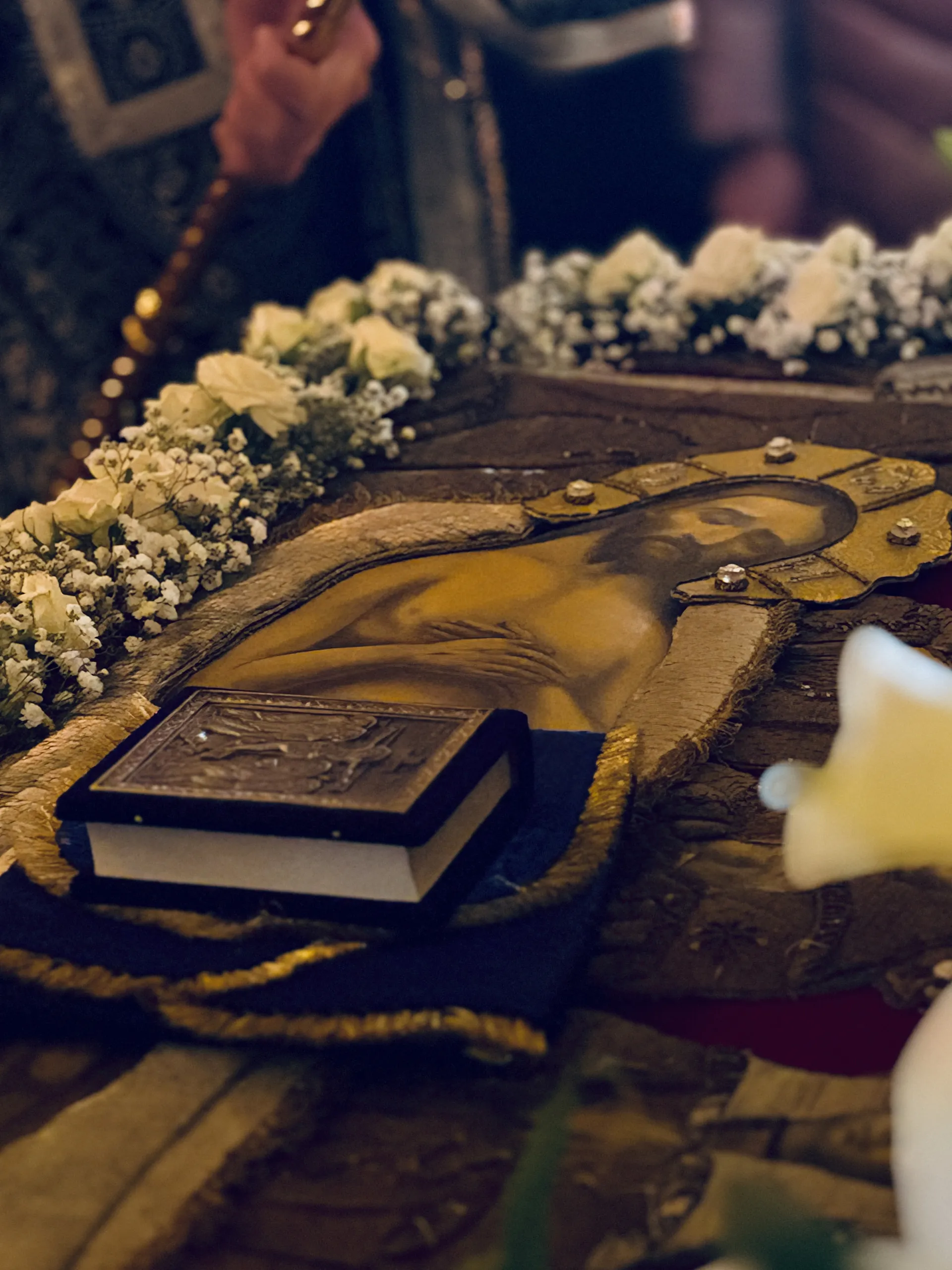 В Великий Пяток в Даниловой обители совершена вечерня с выносом Плащаницы Спасителя