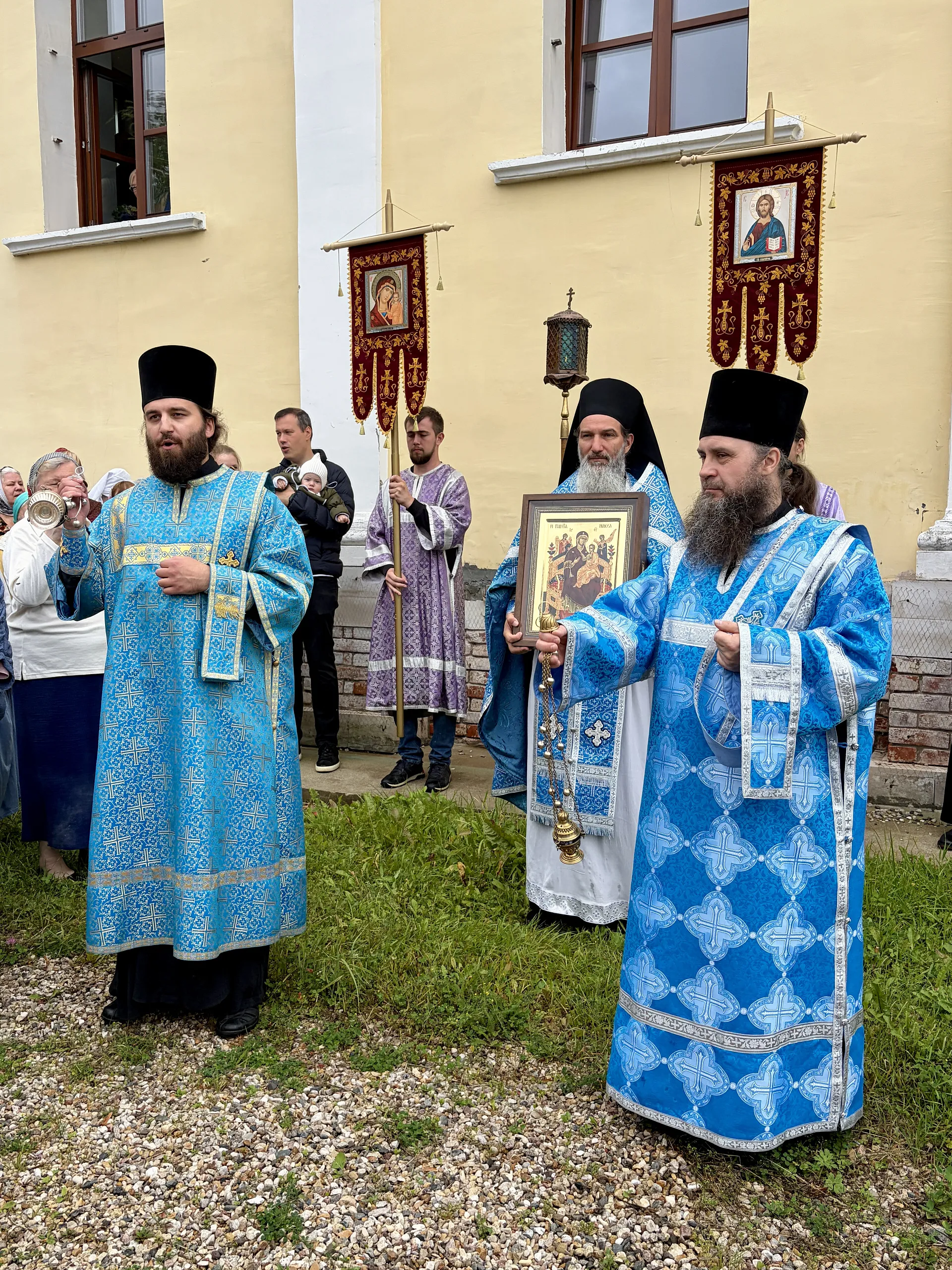 В день иконы Божией Матери «Всецарица» епископ Алексий возглавил торжества на подворье Данилова монастыря 