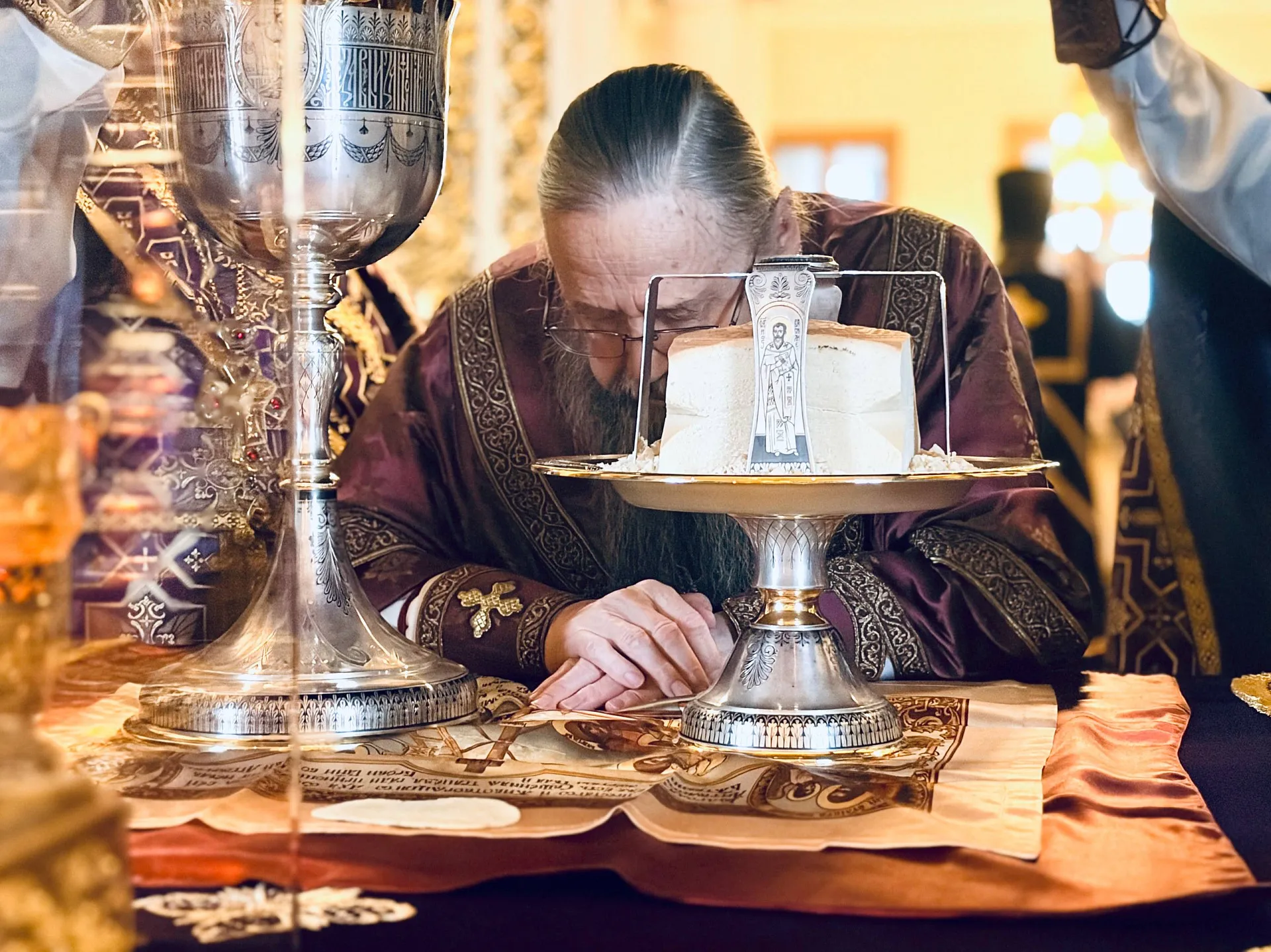 В Великий Четверг епископ Алексий возглавил Литургию в Даниловом монастыре