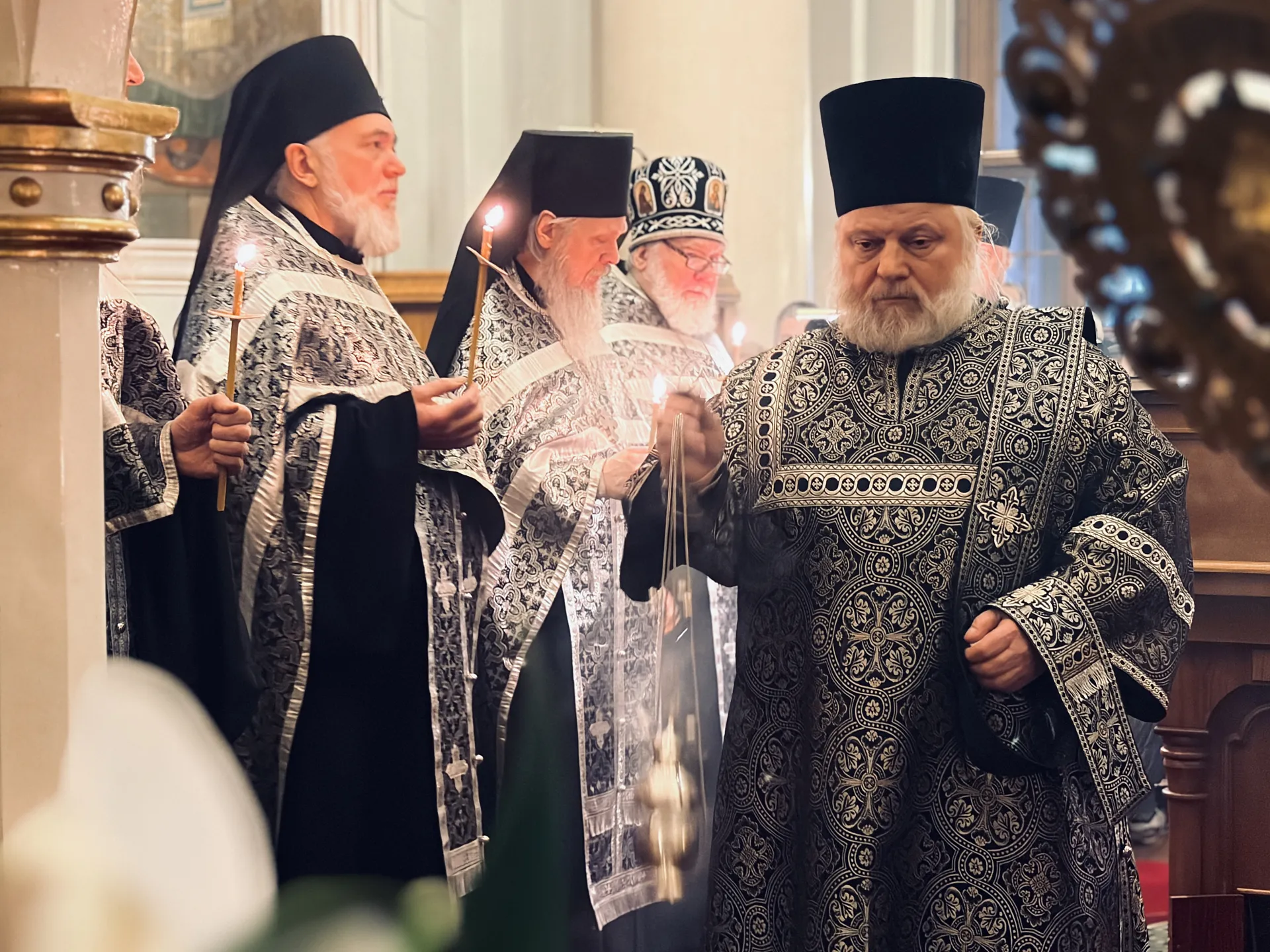 В канун Великой Субботы епископ Алексий возглавил утреню с чином погребения в Троицком соборе