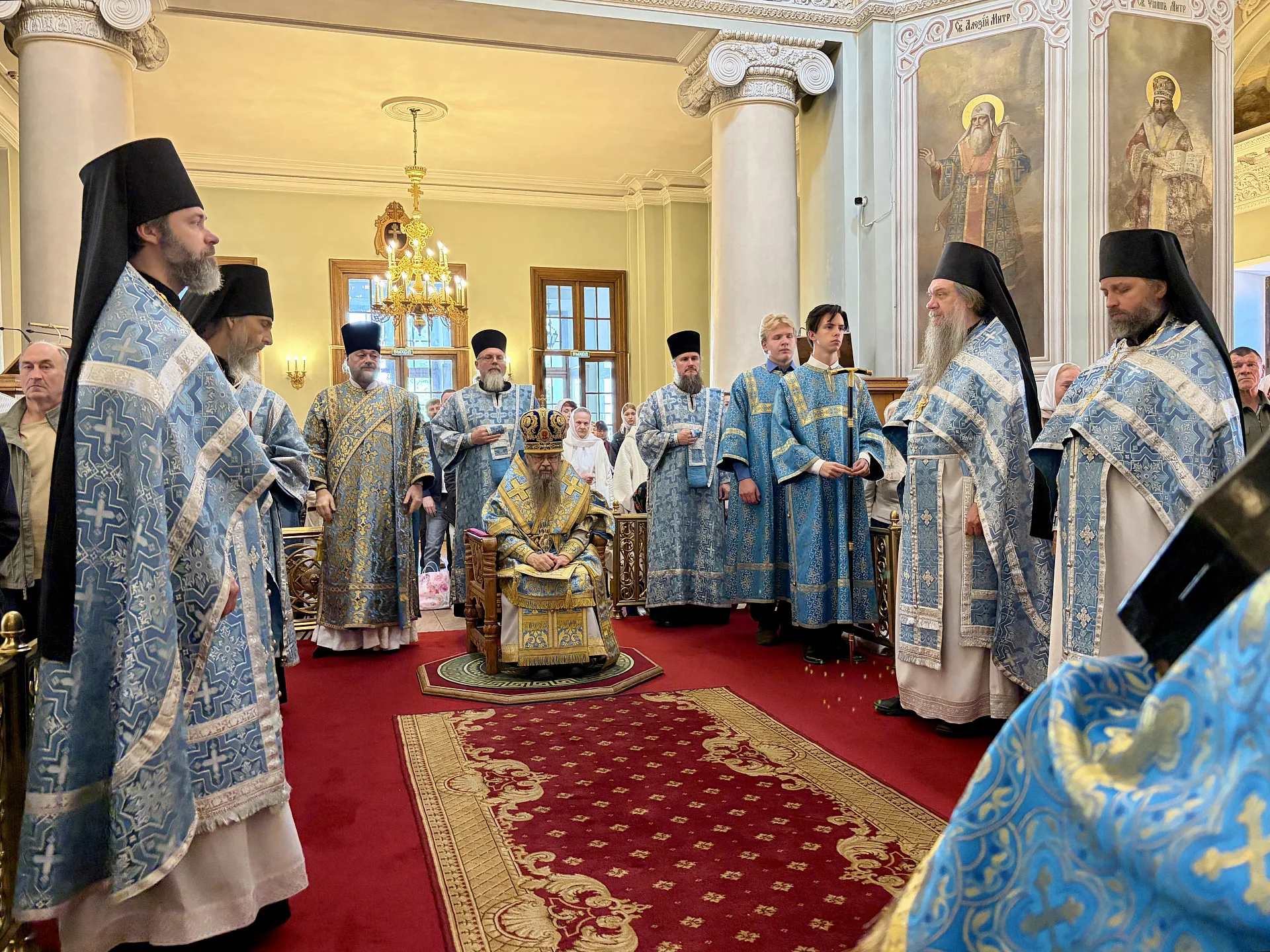 Божественная Литургия в Троицком соборе в Неделю 13-ю по Пятидесятнице