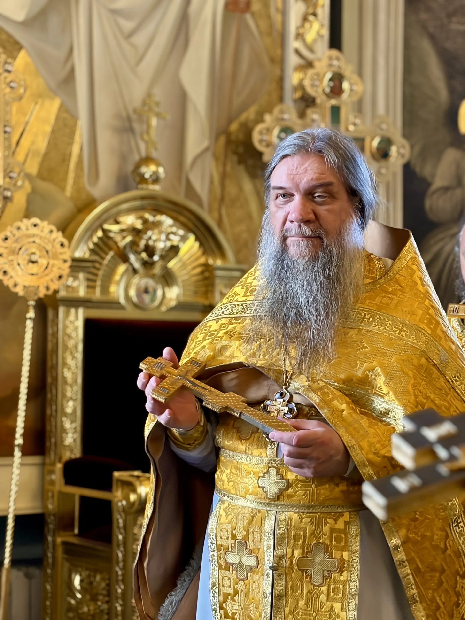 Божественная Литургия в Троицком соборе в Неделю 2-ю по Пятидесятнице 