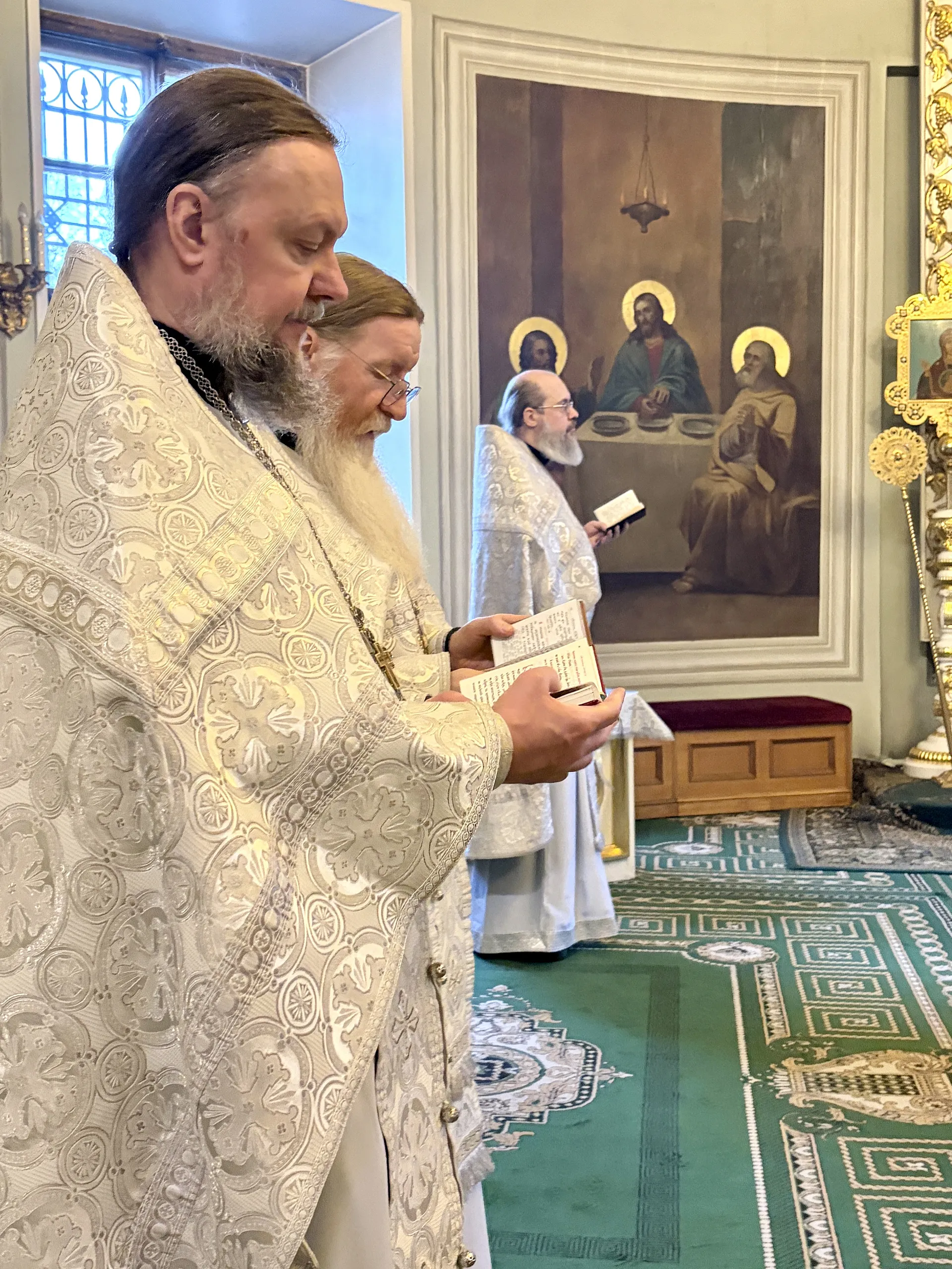 Богослужения Великой Субботы прошли в Даниловой обители