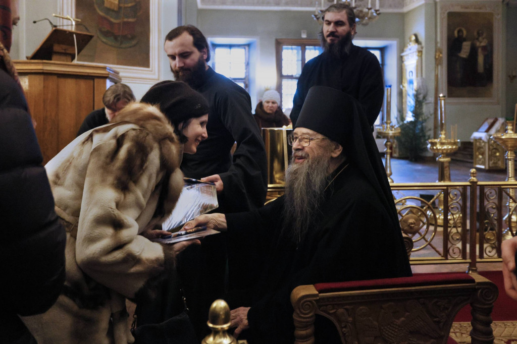 Сотрудники Даниловой обители поздравили владыку наместника с праздником Рождества Христова