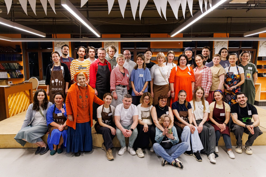 Волонтеры Патриаршего центра духовного развития детей и молодежи при Даниловом монастыре провели благотворительный пасхальный ужин