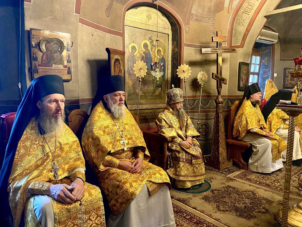 В Даниловом монастыре прошли богослужения воскресного дня