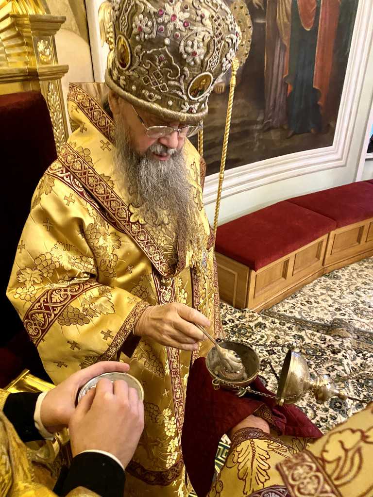 В Неделю 23-ю по Пятидесятнице епископ Алексий возглавил Божественную Литургию в Даниловой обители