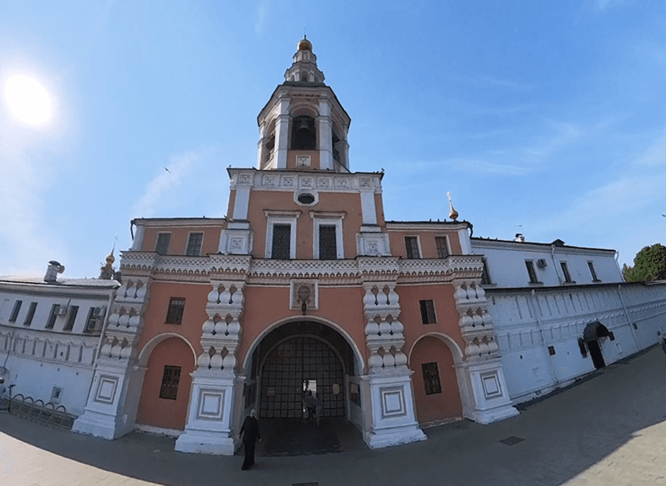 ПЕРВЫЙ МОНАСТЫРЬ<br>В МОСКВЕ