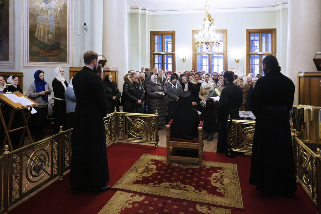 Сотрудники Даниловой обители поздравили владыку наместника с праздником Рождества Христова