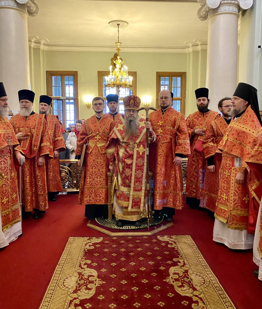 Божественная Литургия в Троицком соборе в Неделю 2-ю по Пасхе, апостола Фомы