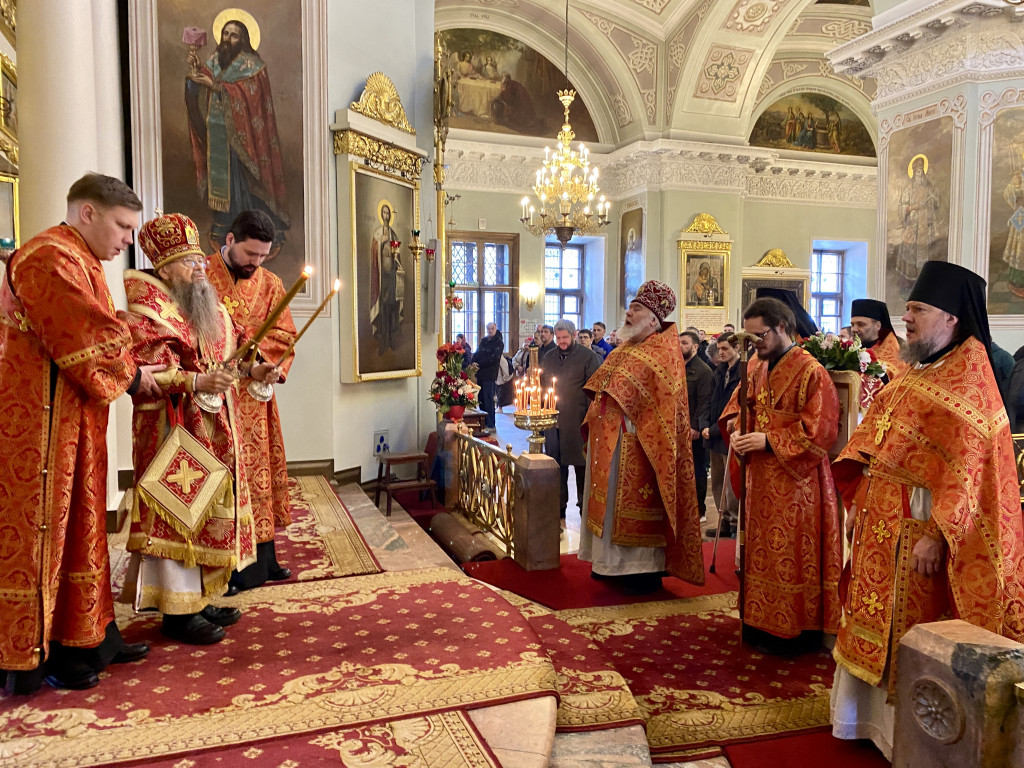 Божественная Литургия в Троицком соборе в Неделю 2-ю по Пасхе, апостола Фомы