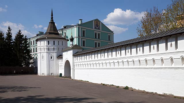 Стены и башни Данилова монастыря