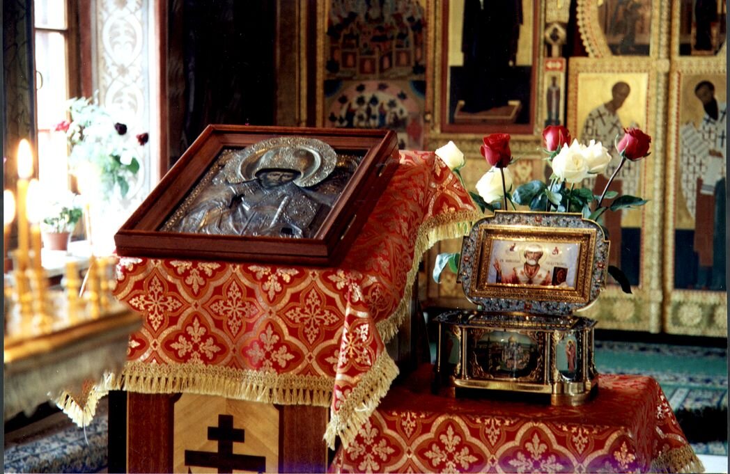 Ковчег с частицей мощей святителя Николая, архиепископа Мир Ликийских.