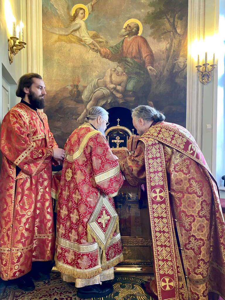 Божественная Литургия в Троицком соборе в Неделю 2-ю по Пасхе, апостола Фомы