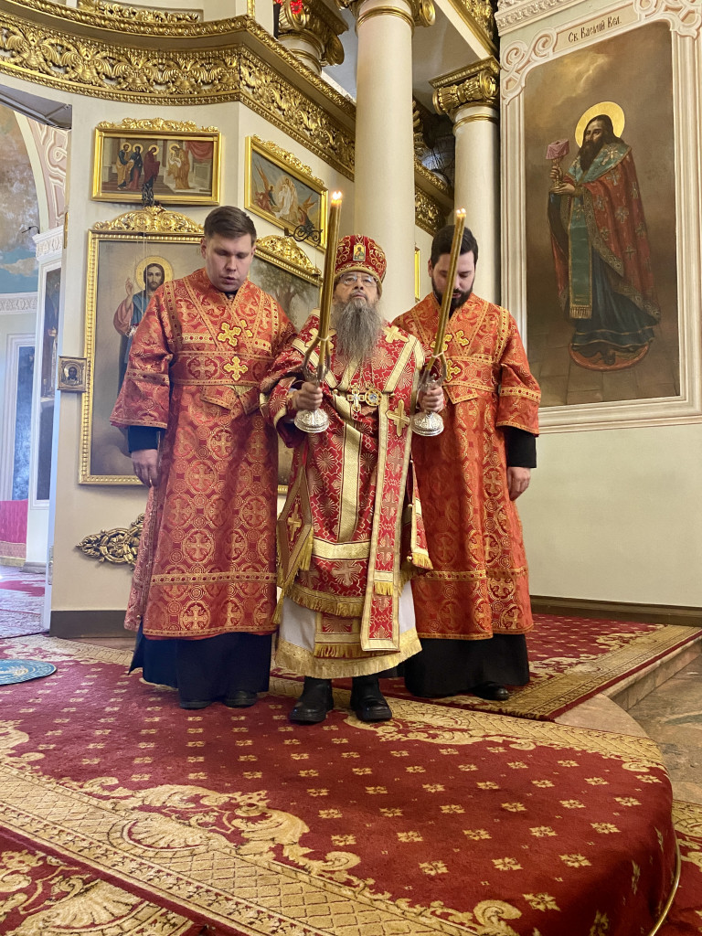 Божественная Литургия в Троицком соборе в Неделю 3-ю по Пасхе, святых жен-мироносиц