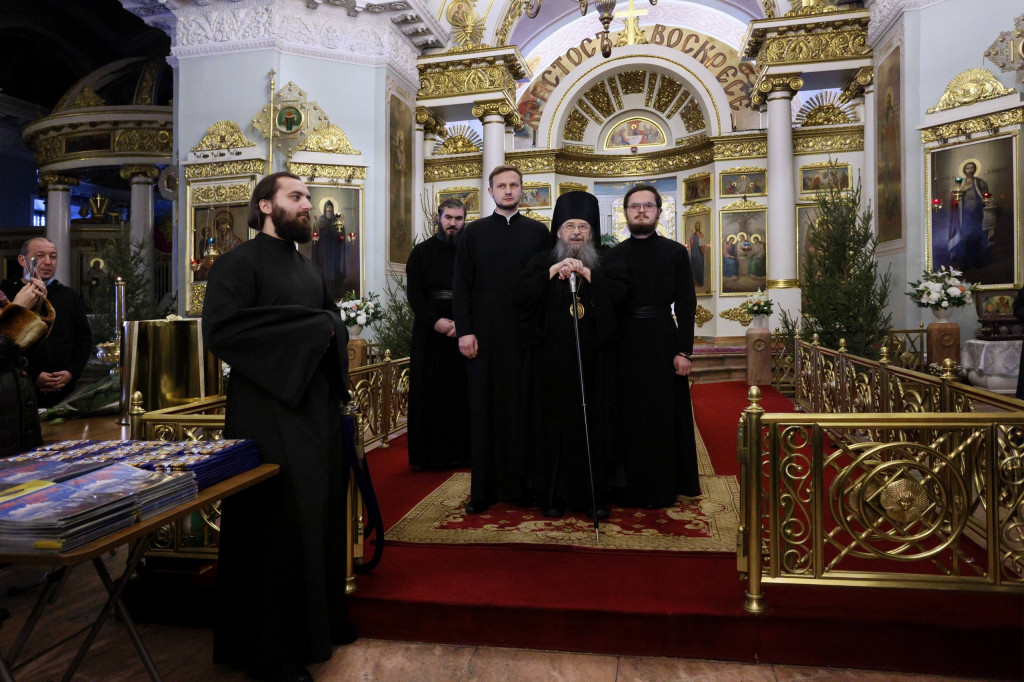Сотрудники Даниловой обители поздравили владыку наместника с праздником Рождества Христова