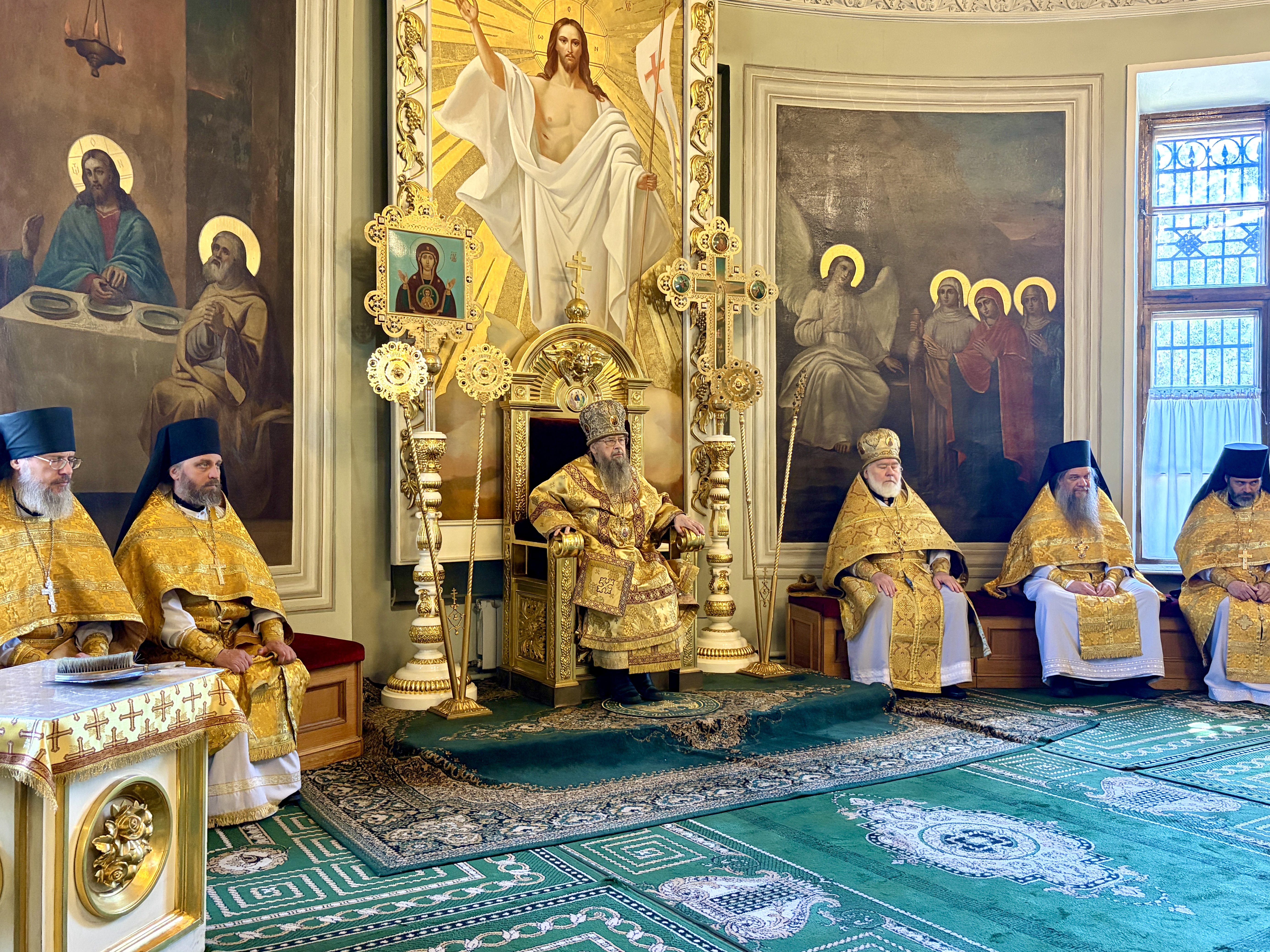 Божественная Литургия в Троицком соборе в Неделю 2-ю по Пятидесятнице 