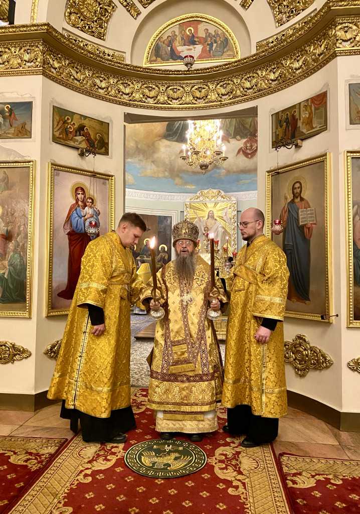 В Неделю 23-ю по Пятидесятнице епископ Алексий возглавил Божественную Литургию в Даниловой обители